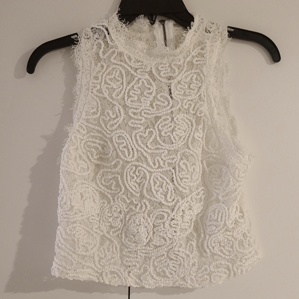 Lace embroidered crop sleeveless top